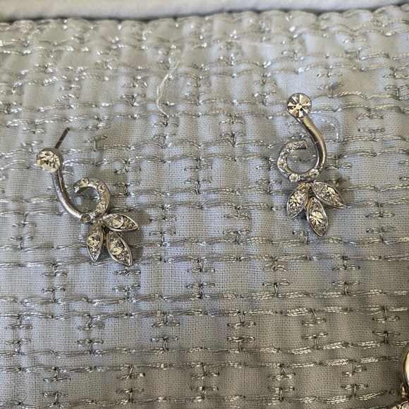 New silver w/rhinestones necklace & earrings - Picture 3 of 4